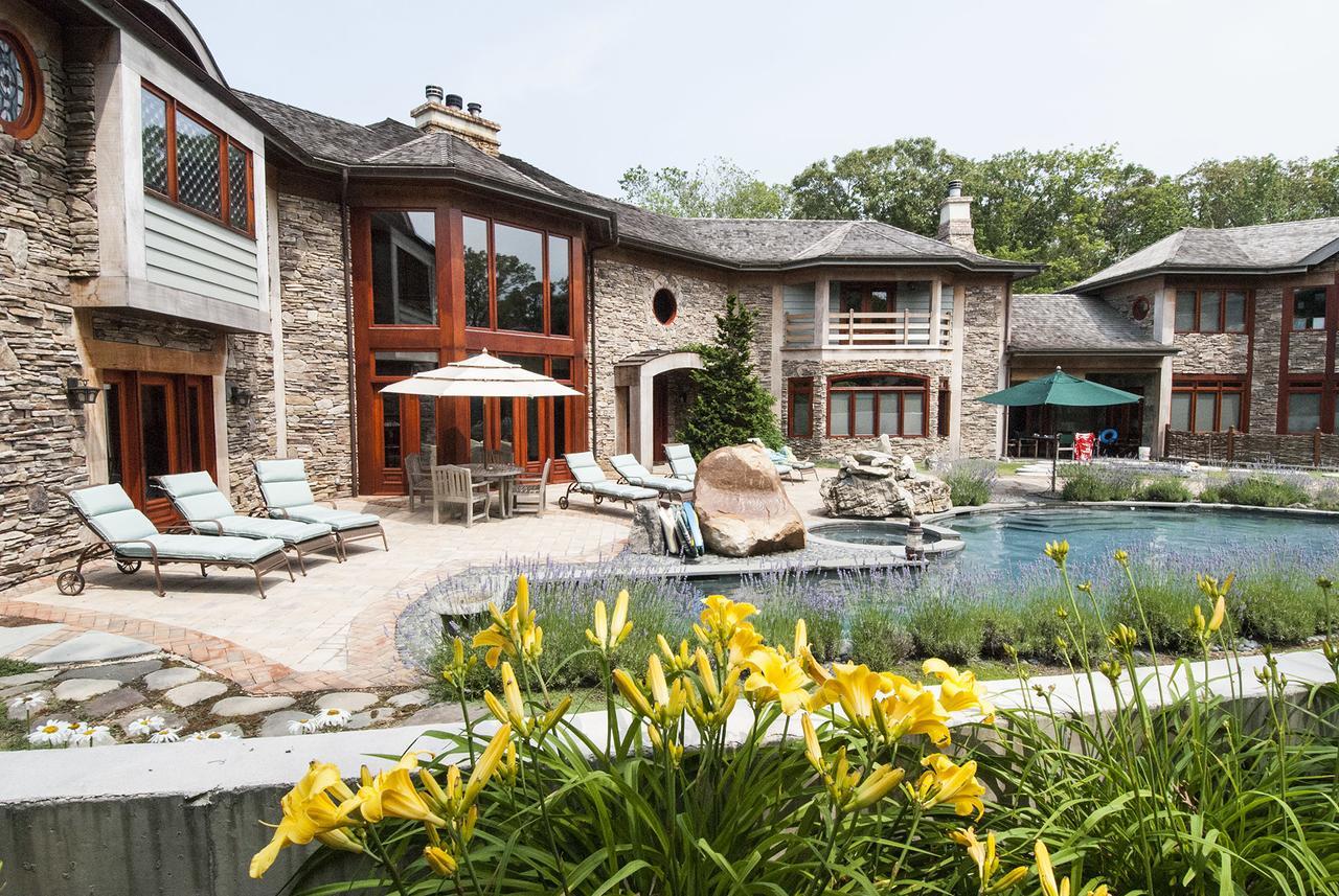 East Hampton Art House Bed And Breakfast Exteriör bild