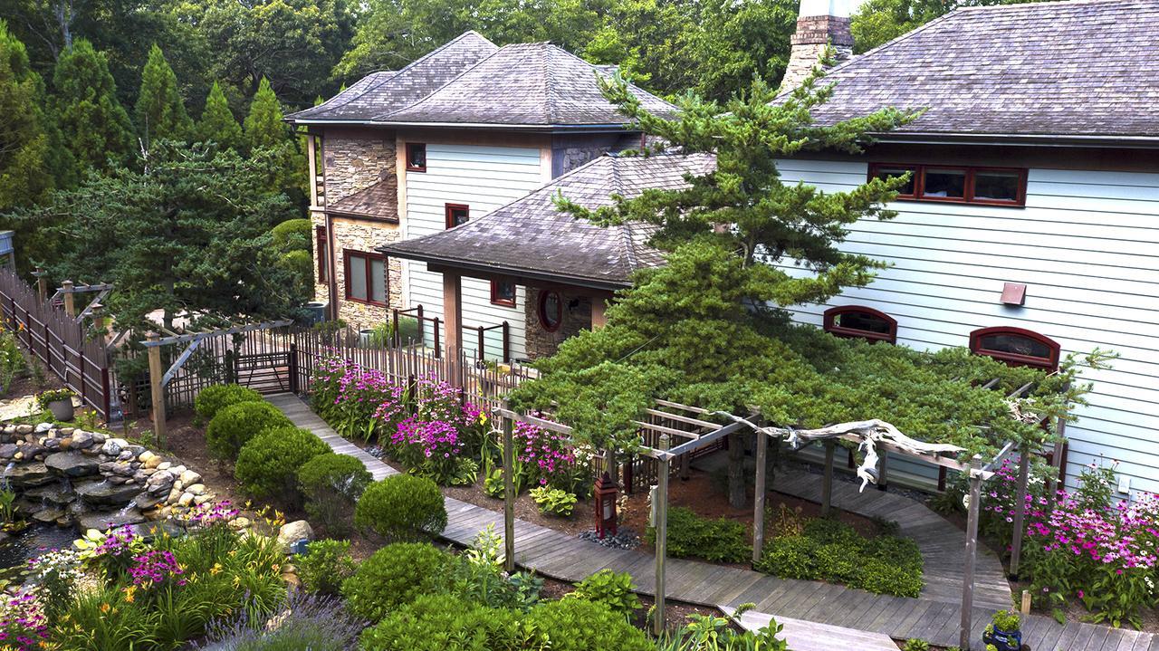 East Hampton Art House Bed And Breakfast Exteriör bild